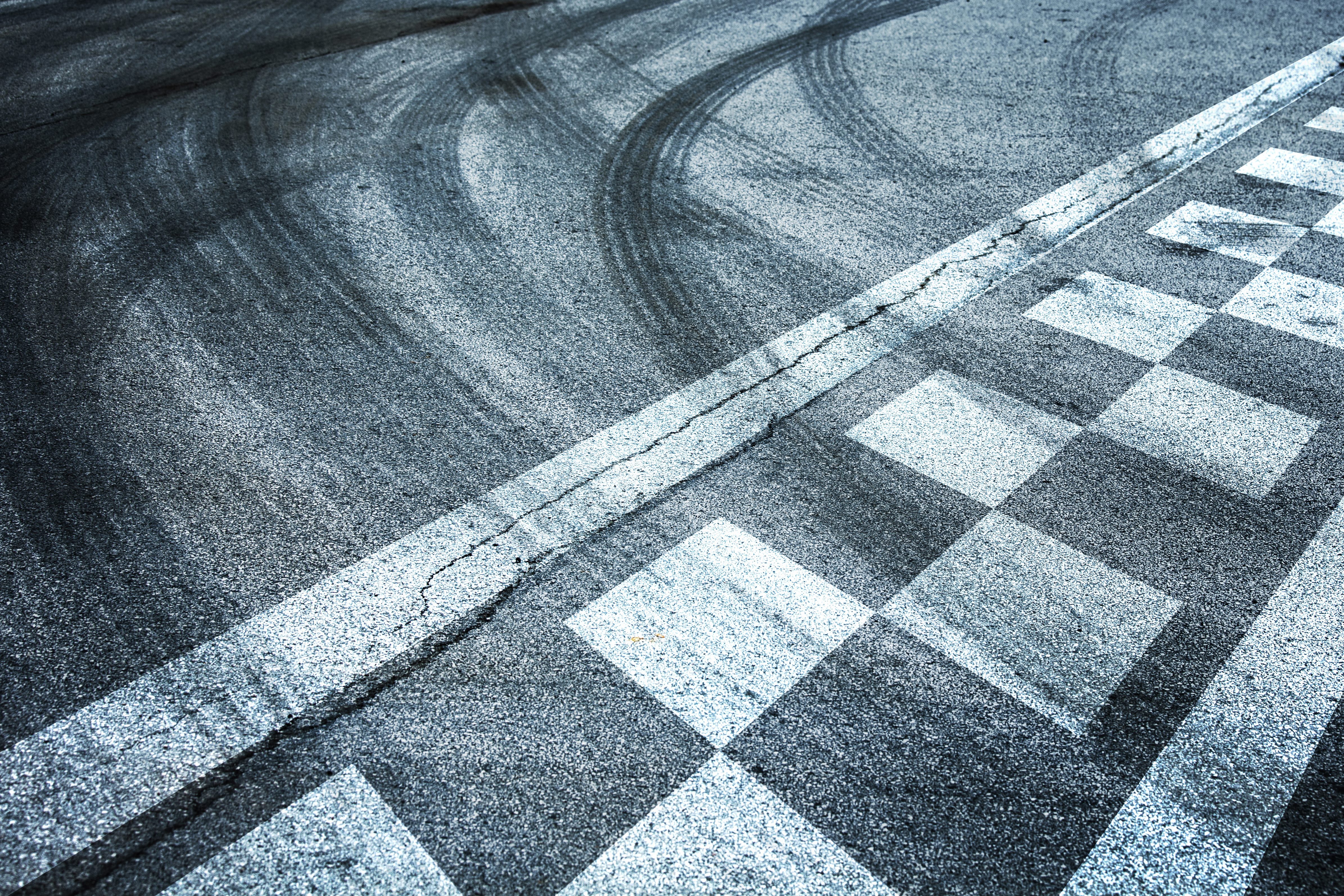 Finish and start pattern line on a race track