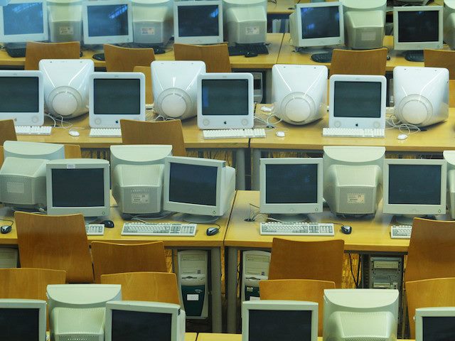 Old PC and eMac computers in the the Faculty of Economics and Business of the University of Vigo