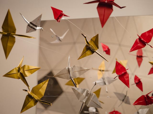 paper cranes, flying