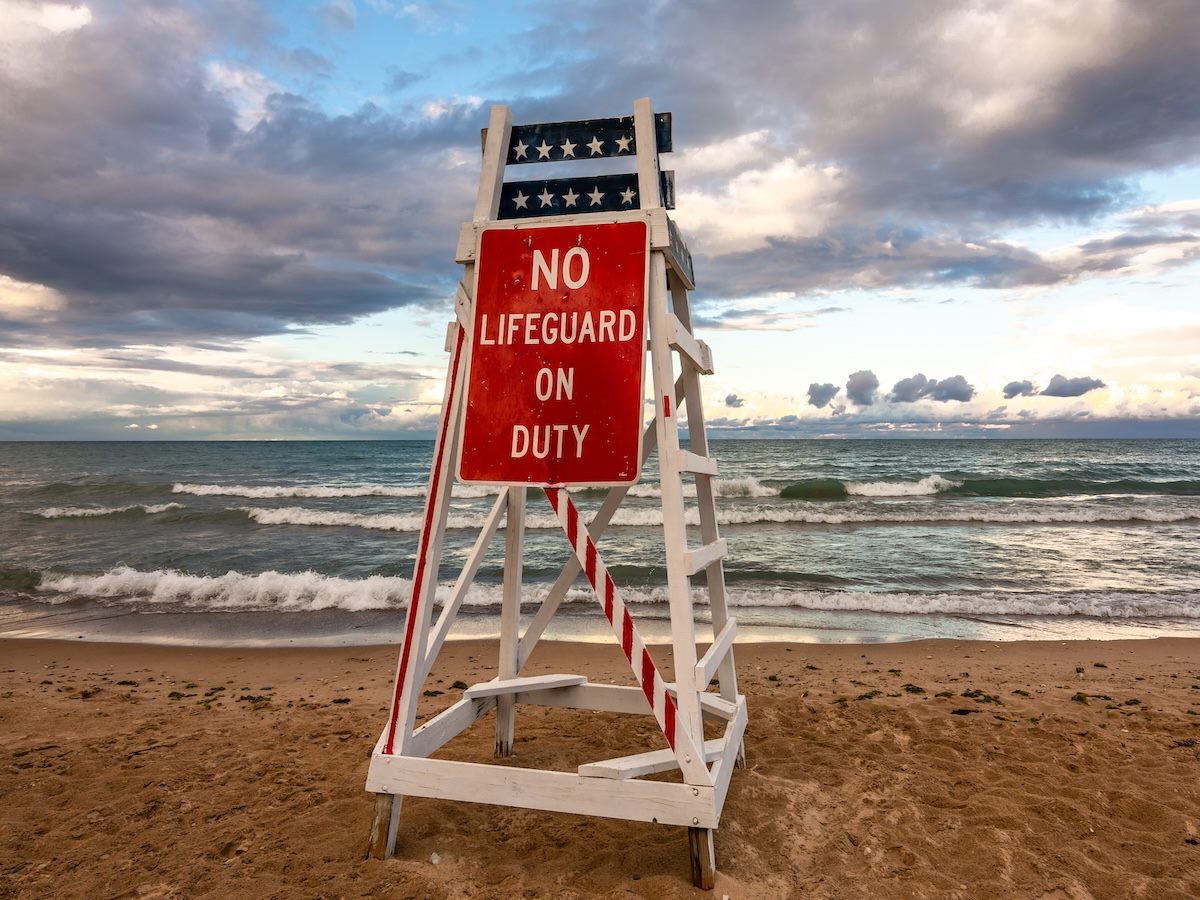 Lifeguard stand with no lifeguard on duty