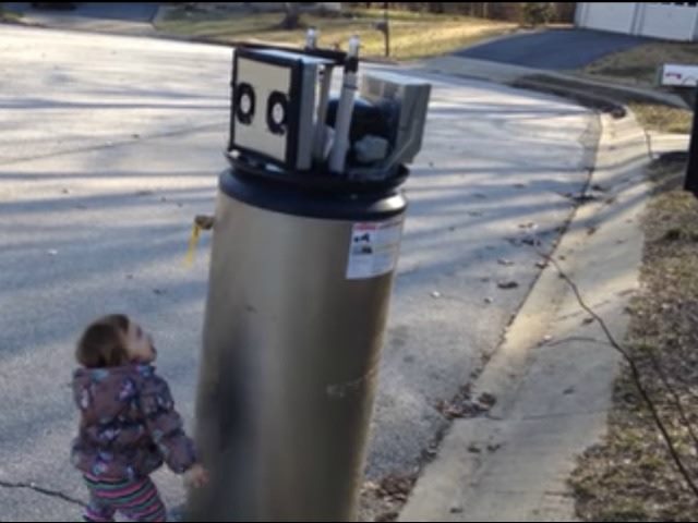 I love you Robot, Rayna meets the "robot"