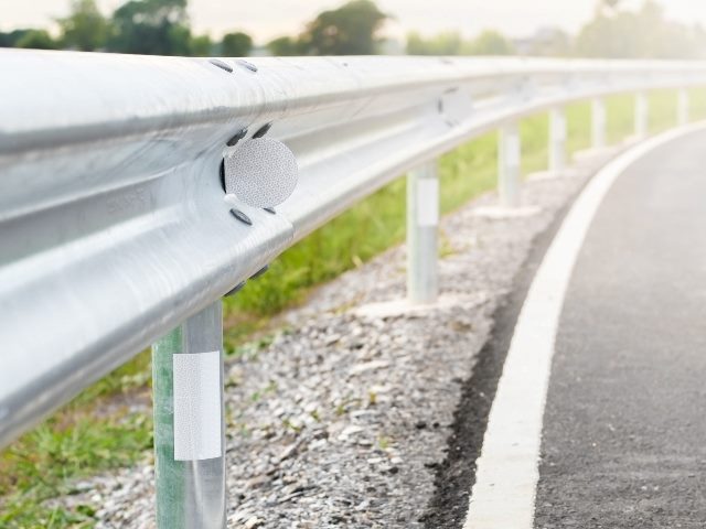  Licensed   FILE #:  290050738  Preview Crop  Find Similar DIMENSIONS 4769 x 3180px FILE TYPE JPEG CATEGORY Transport LICENSE TYPE Standard or Extended White reflective sign warn curve at night on the steel guard rail on the road in day time.