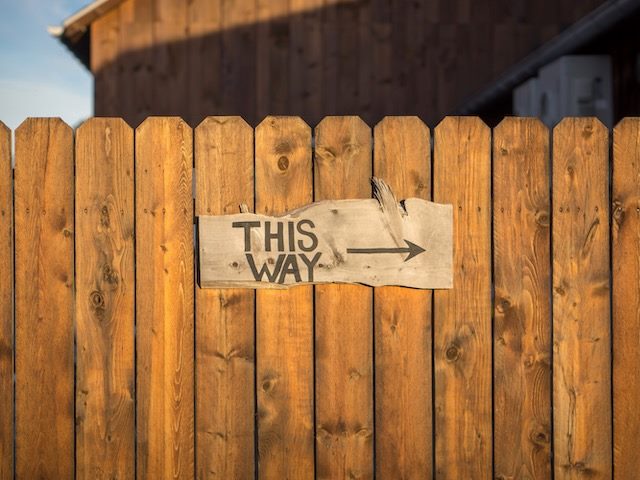 this way sign