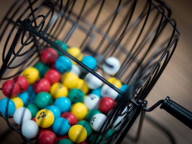 bingo balls spinning
