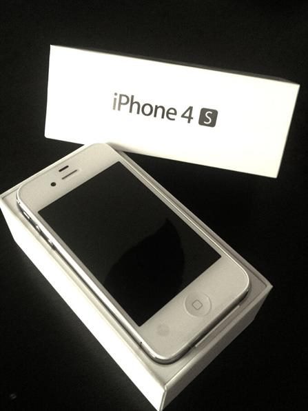 iPhone 4s, first iPhone with Siri integration