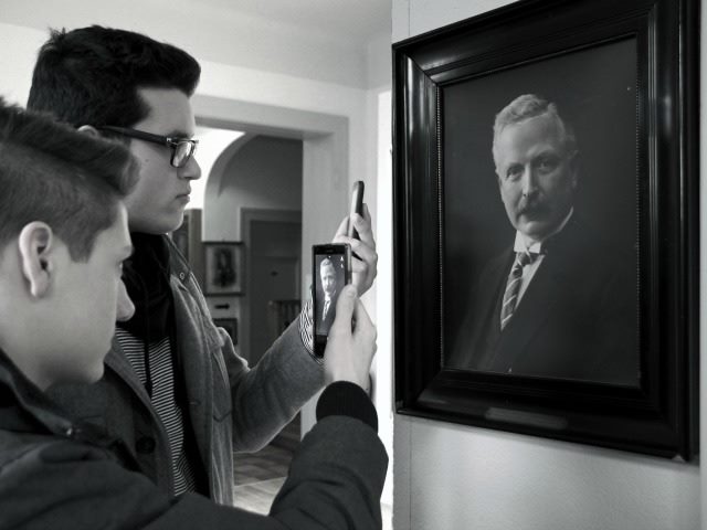 learning at the museum on smartphone