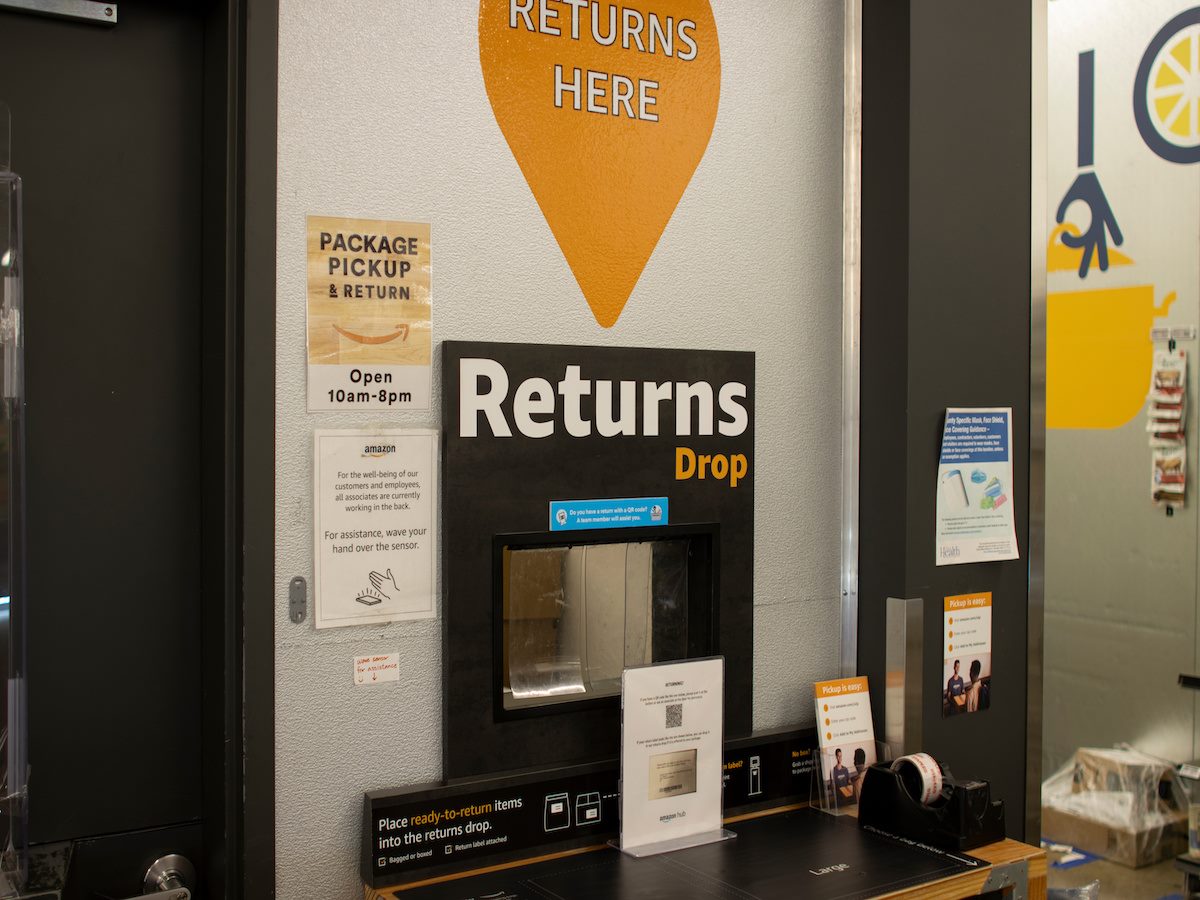 returns drop at an Amazon hub locker