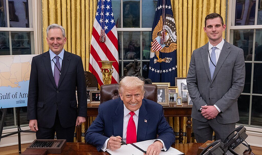 AI Czar David Sacks (left), President Donald Trump (center) and former government official Bo Hines (right) 