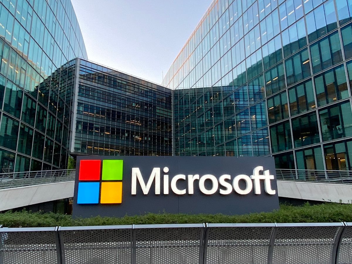 Microsoft office building seen from the front outside.