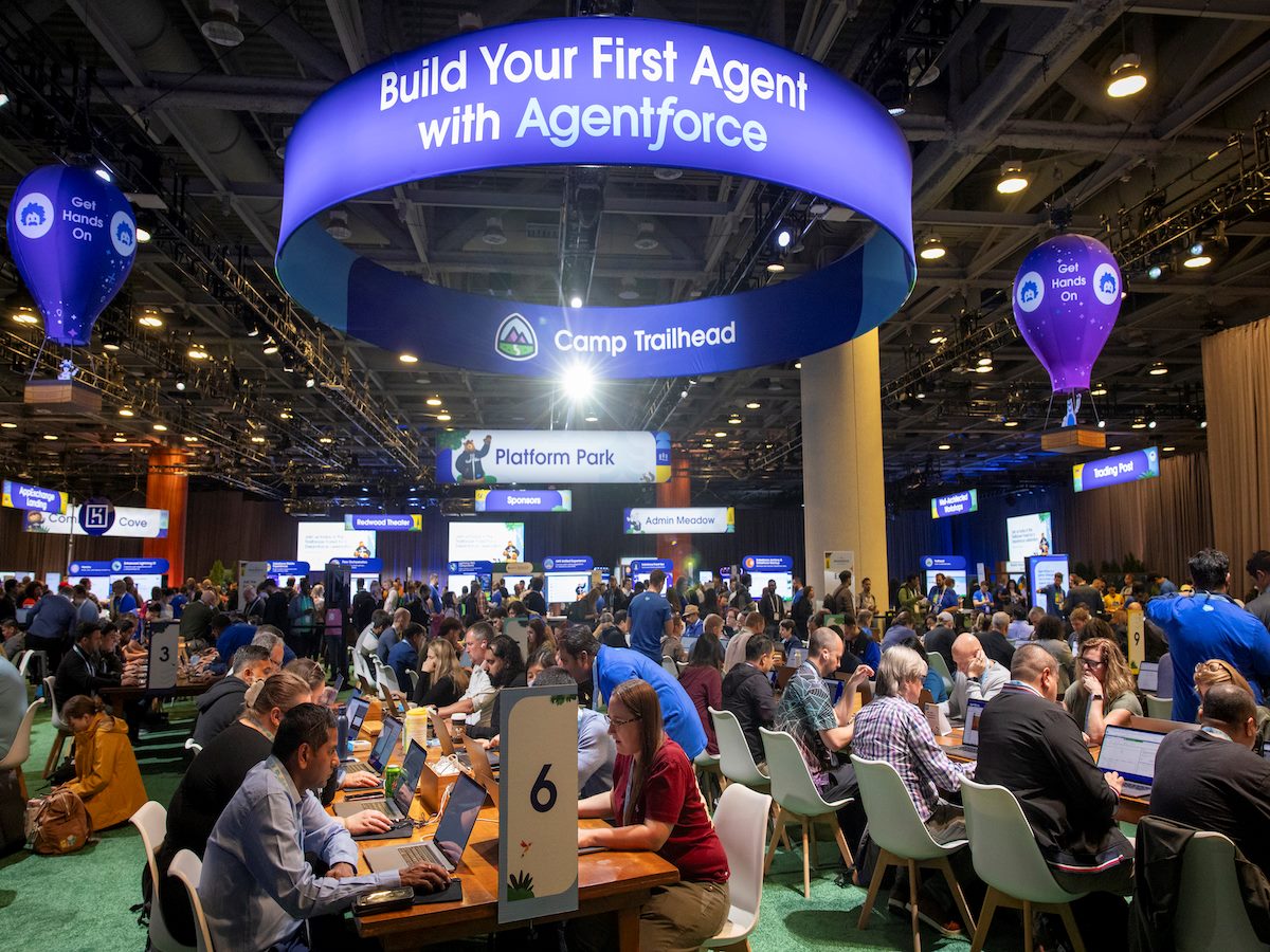 A group of people at Dreamforce 2024 learning how to build autonomous AI agents