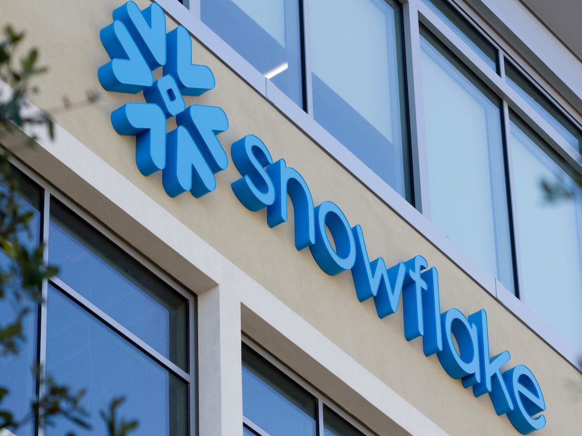 The snowflake logo is seen at the American cloud-based data-warehousing startup Snowflake Inc.'s headquarters